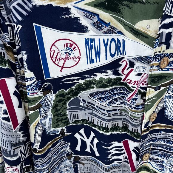 MLB Reyn Spooner Men's XL New York Yankees Scenic Short Sleeve Button Down Shirt - Picture 2 of 8